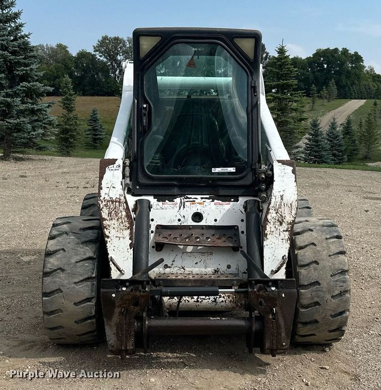 image for item MQ9384 2004 Bobcat S250  skid steer loader