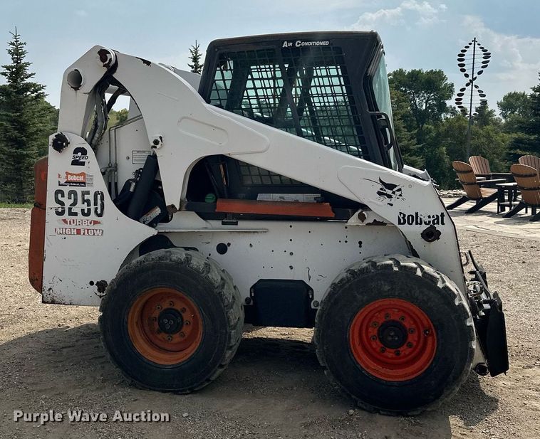 image for item MQ9384 2004 Bobcat S250  skid steer loader