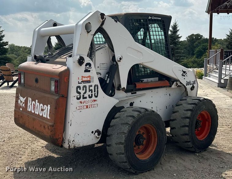 image for item MQ9384 2004 Bobcat S250  skid steer loader