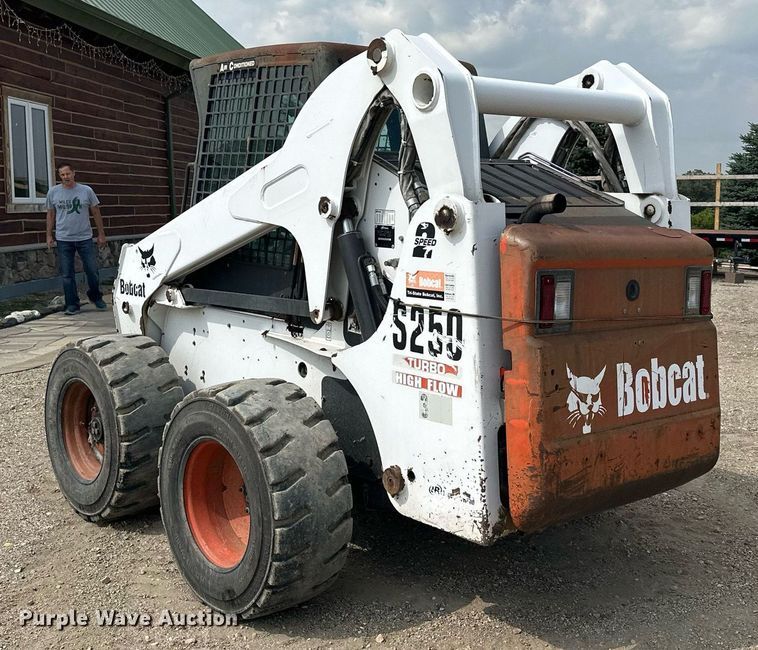 image for item MQ9384 2004 Bobcat S250  skid steer loader