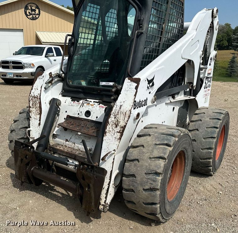 image for item MQ9384 2004 Bobcat S250  skid steer loader