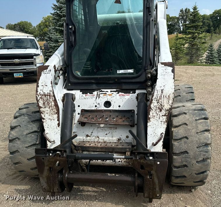image for item MQ9384 2004 Bobcat S250  skid steer loader