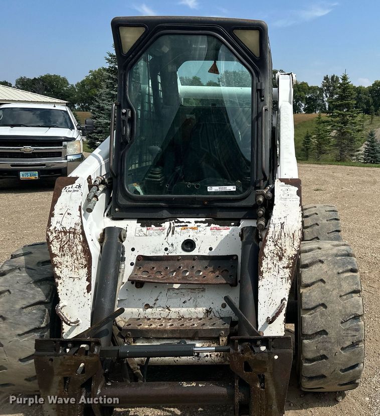 image for item MQ9384 2004 Bobcat S250  skid steer loader