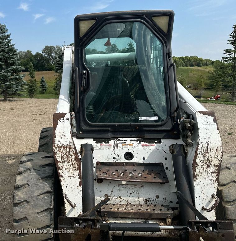 image for item MQ9384 2004 Bobcat S250  skid steer loader