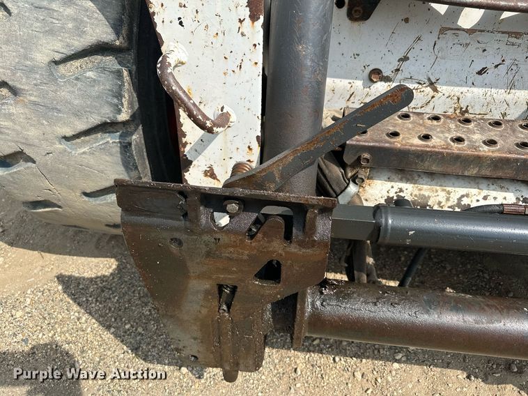 image for item MQ9384 2004 Bobcat S250  skid steer loader