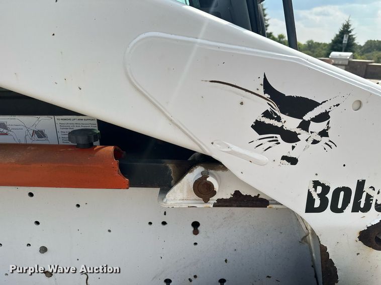 image for item MQ9384 2004 Bobcat S250  skid steer loader