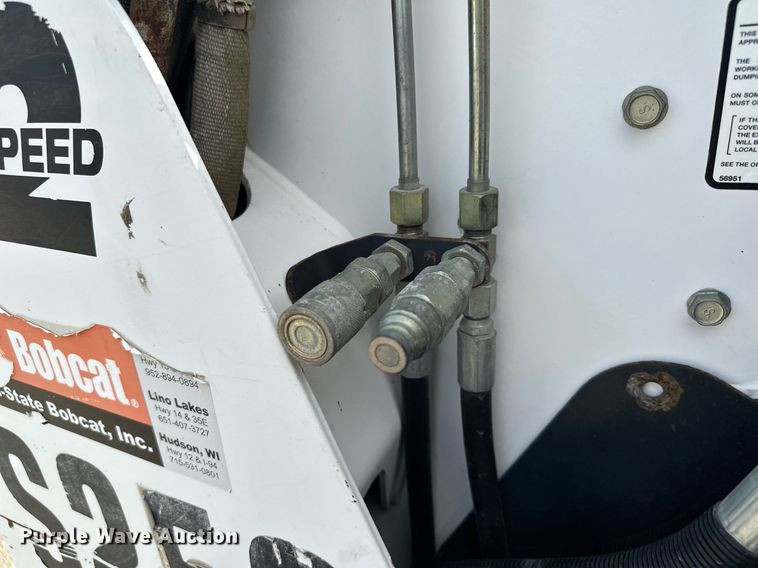 image for item MQ9384 2004 Bobcat S250  skid steer loader