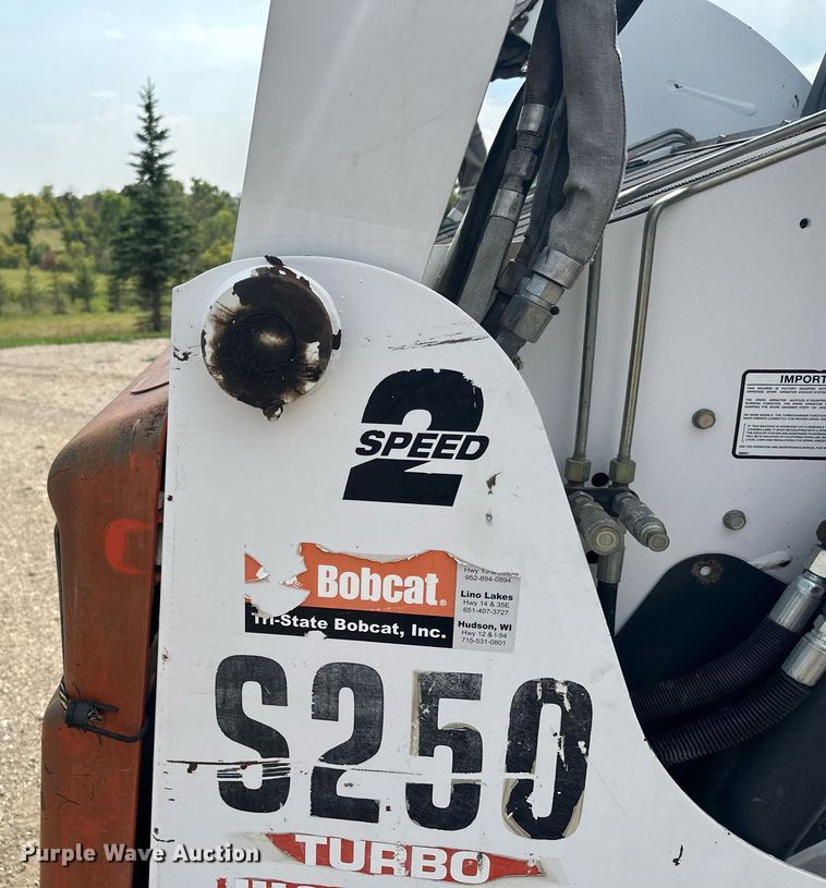 image for item MQ9384 2004 Bobcat S250  skid steer loader