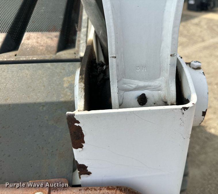 image for item MQ9384 2004 Bobcat S250  skid steer loader