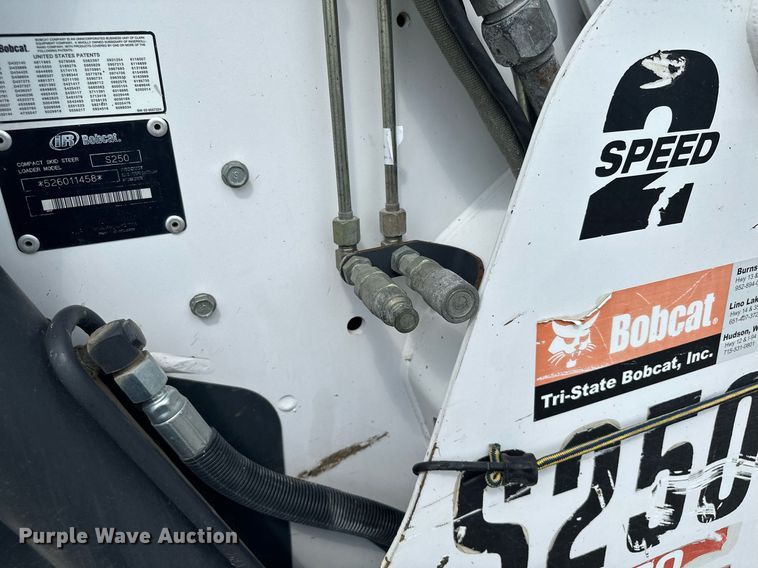 image for item MQ9384 2004 Bobcat S250  skid steer loader