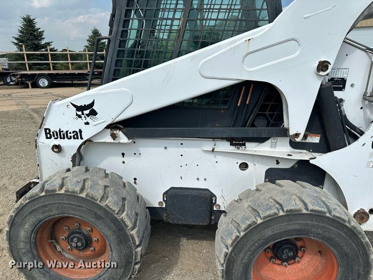 image for item MQ9384 2004 Bobcat S250  skid steer loader