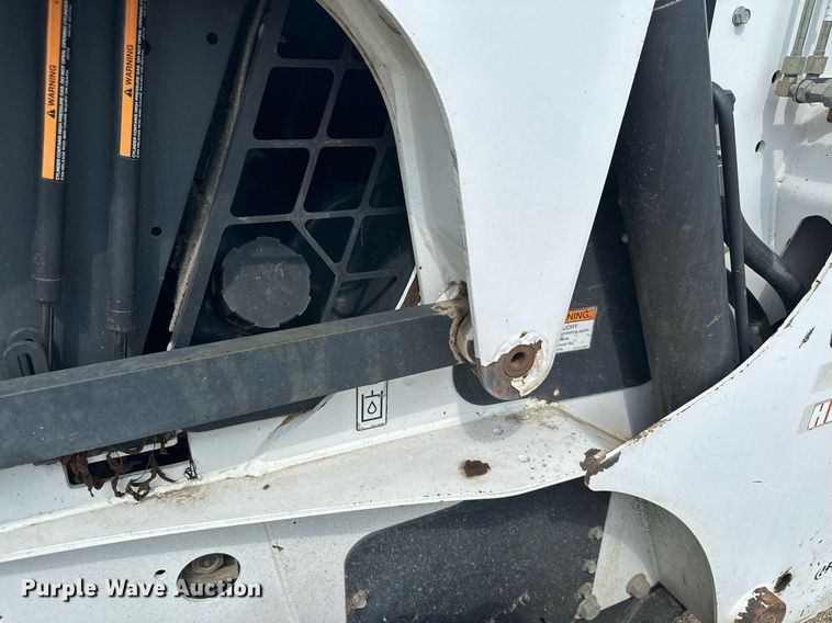 image for item MQ9384 2004 Bobcat S250  skid steer loader