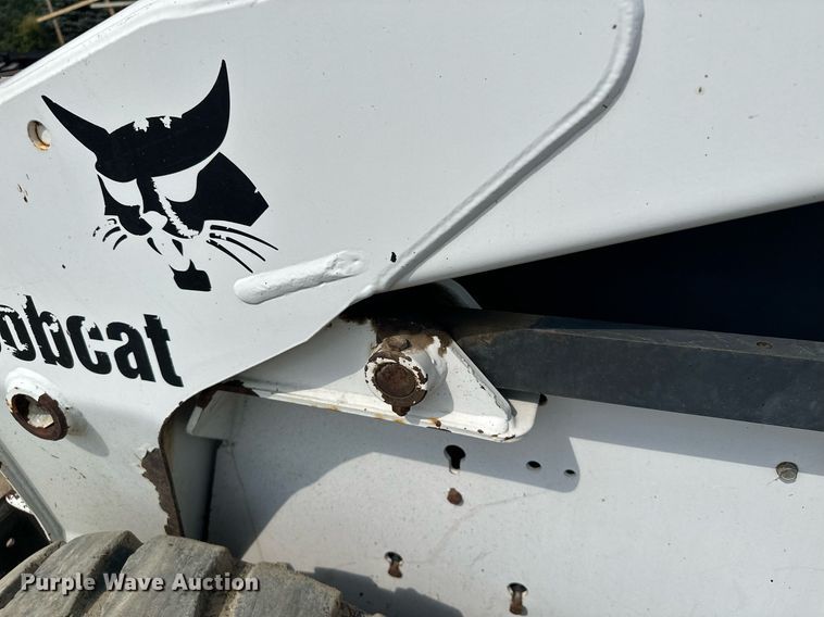 image for item MQ9384 2004 Bobcat S250  skid steer loader