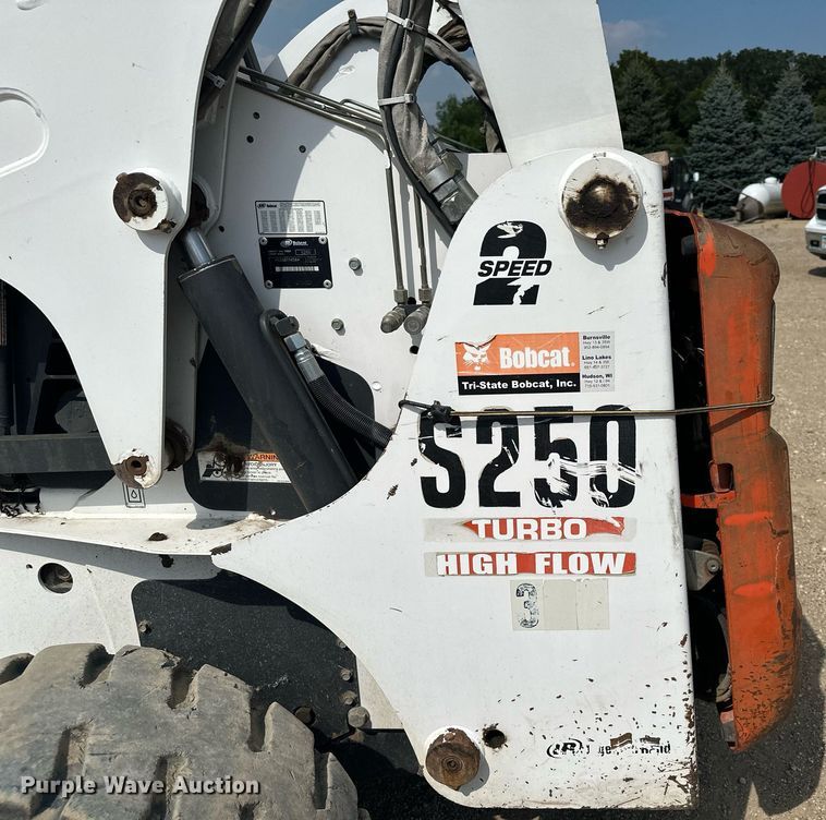 image for item MQ9384 2004 Bobcat S250  skid steer loader