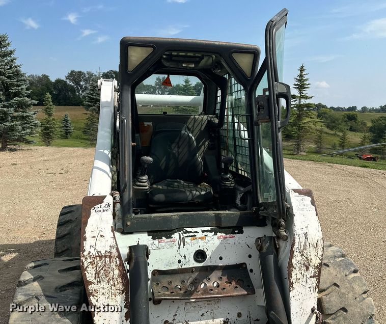 image for item MQ9384 2004 Bobcat S250  skid steer loader