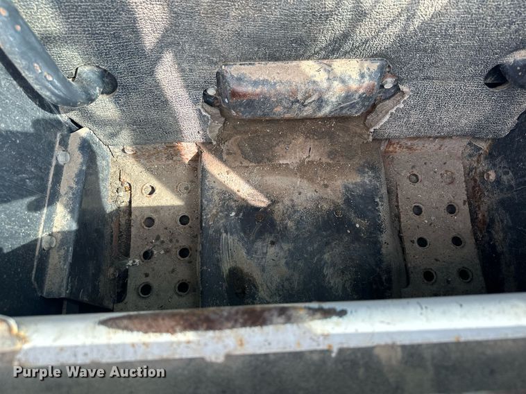 image for item MQ9384 2004 Bobcat S250  skid steer loader