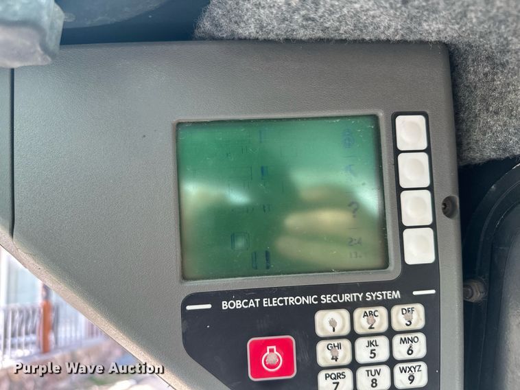 image for item MQ9384 2004 Bobcat S250  skid steer loader