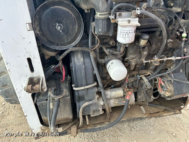 image for item MQ9384 2004 Bobcat S250  skid steer loader