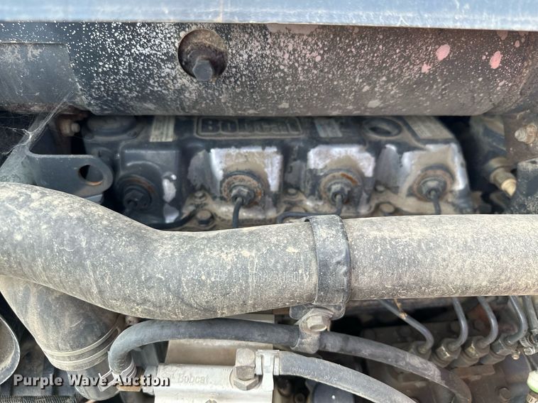 image for item MQ9384 2004 Bobcat S250  skid steer loader