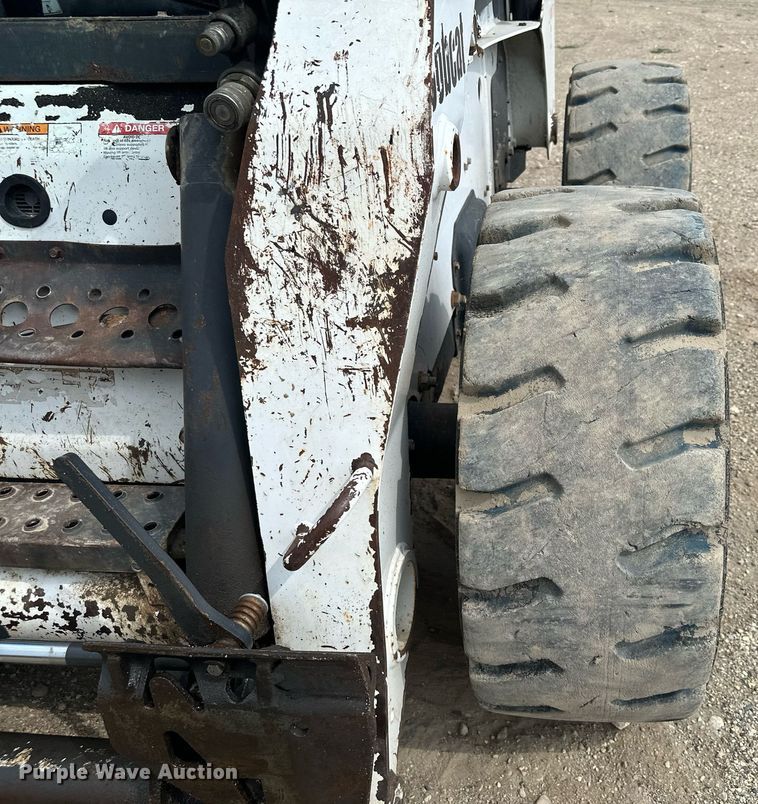 image for item MQ9384 2004 Bobcat S250  skid steer loader