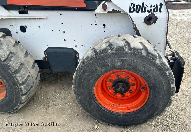 image for item MQ9384 2004 Bobcat S250  skid steer loader