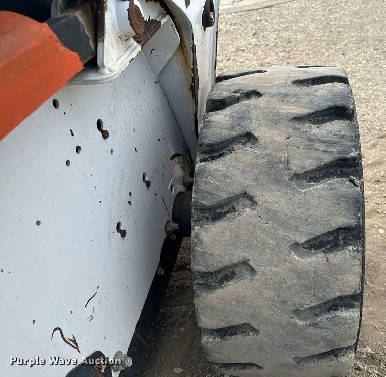 image for item MQ9384 2004 Bobcat S250  skid steer loader