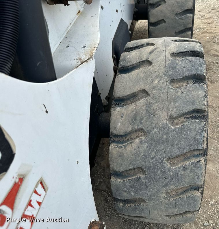 image for item MQ9384 2004 Bobcat S250  skid steer loader