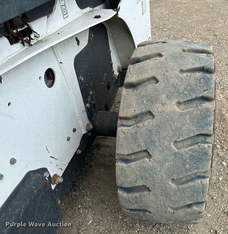 image for item MQ9384 2004 Bobcat S250  skid steer loader