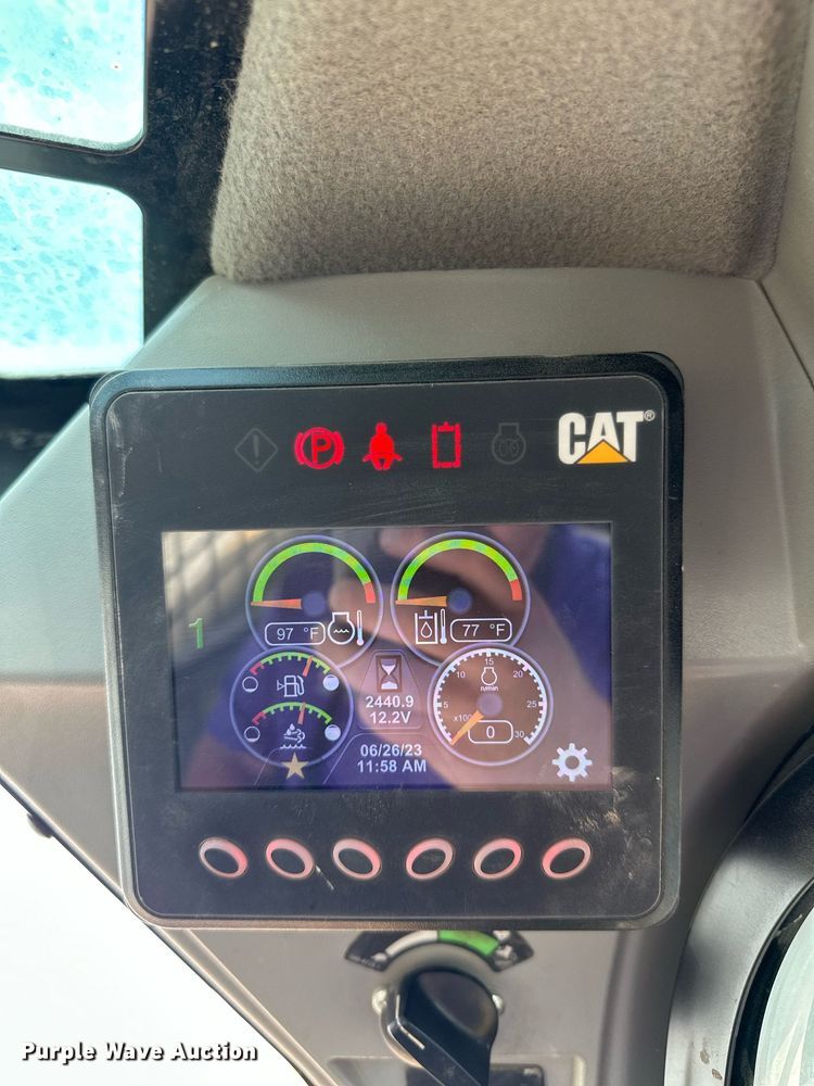 image for item MQ9387 2020 Caterpillar 299D3  tracked skid steer loader