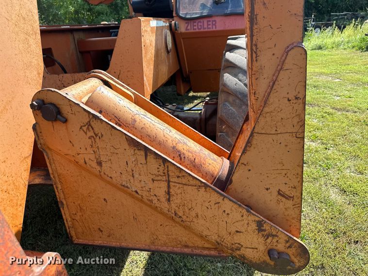 image for item MQ9391 Lull 1044C-54 telehandler