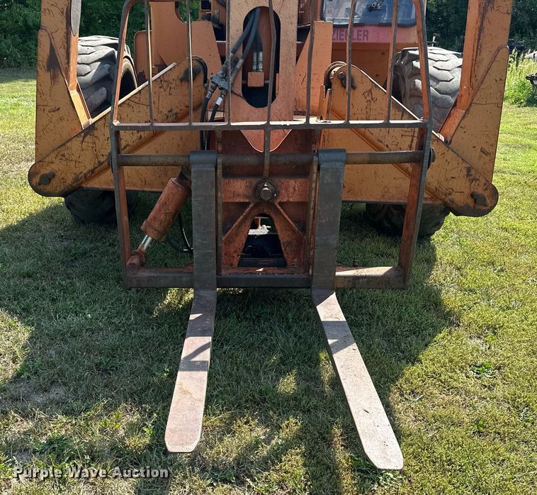 image for item MQ9391 Lull 1044C-54 telehandler