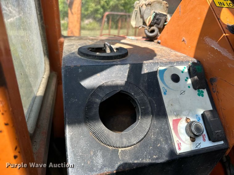 image for item MQ9391 Lull 1044C-54 telehandler