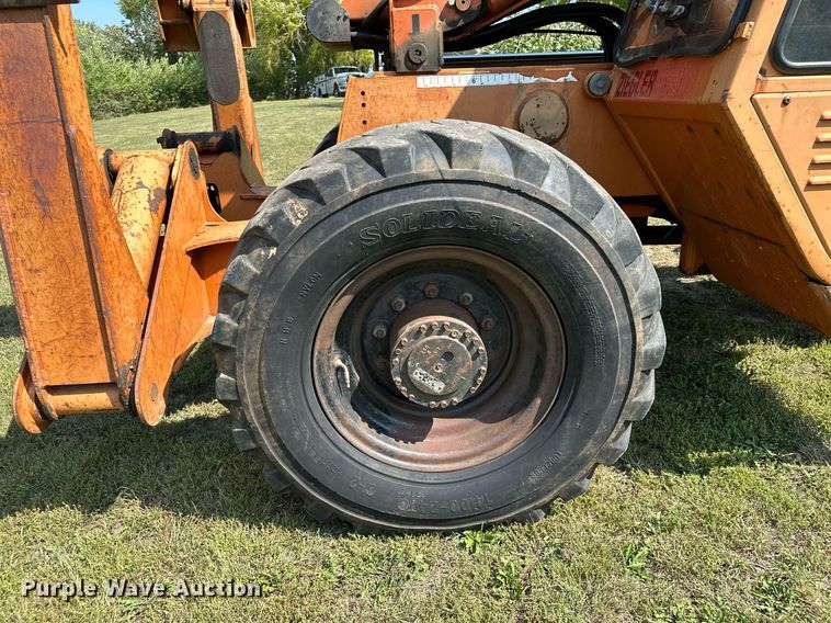 image for item MQ9391 Lull 1044C-54 telehandler