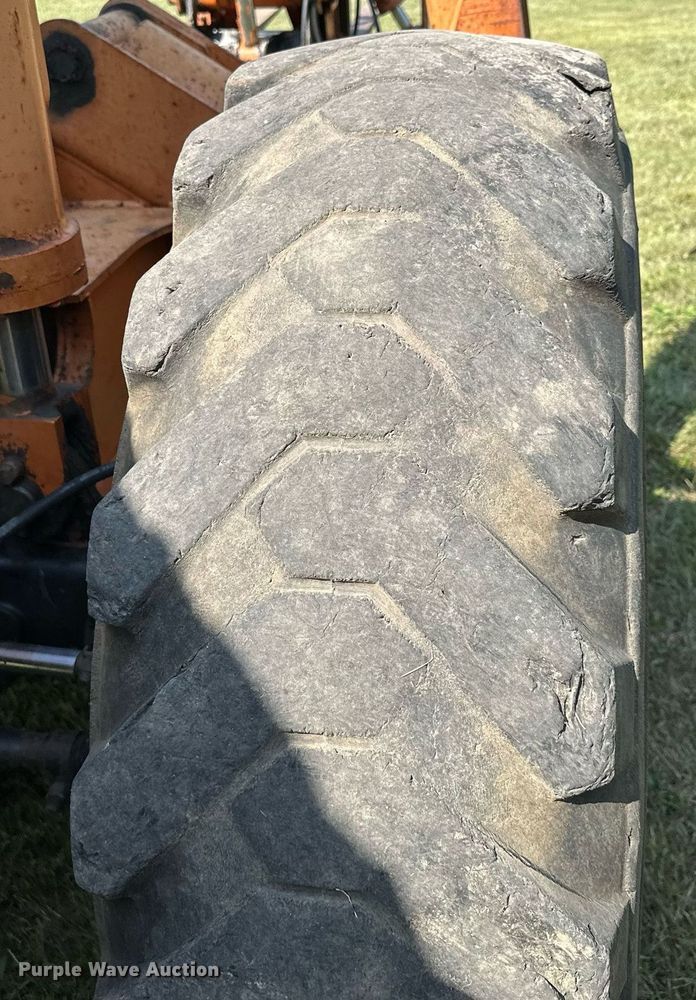 image for item MQ9391 Lull 1044C-54 telehandler