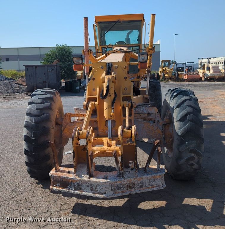 image for item MY9931 1989 John Deere 670B  motor grader