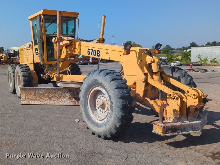 image for item MY9931 1989 John Deere 670B  motor grader