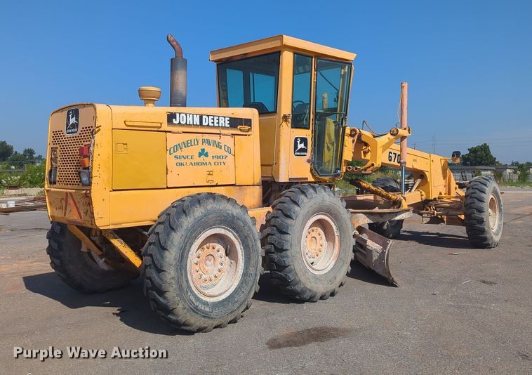 image for item MY9931 1989 John Deere 670B  motor grader