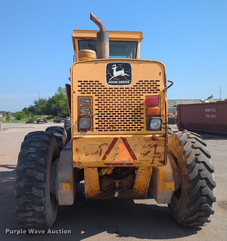 image for item MY9931 1989 John Deere 670B  motor grader