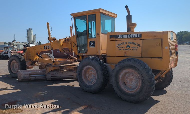 image for item MY9931 1989 John Deere 670B  motor grader