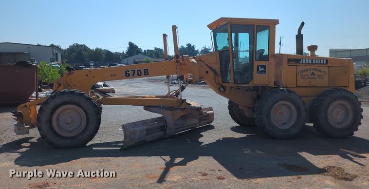 image for item MY9931 1989 John Deere 670B  motor grader