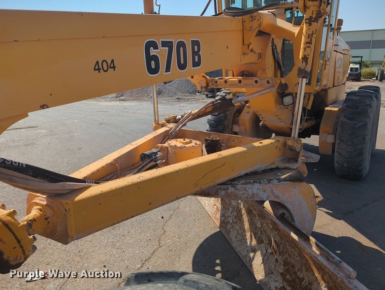 image for item MY9931 1989 John Deere 670B  motor grader