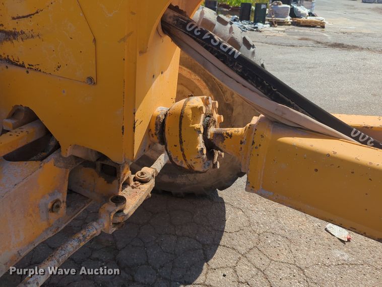 image for item MY9931 1989 John Deere 670B  motor grader