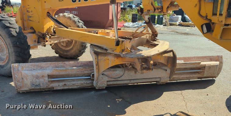 image for item MY9931 1989 John Deere 670B  motor grader