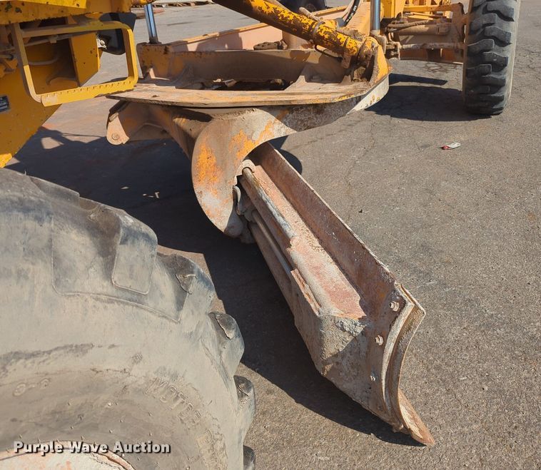 image for item MY9931 1989 John Deere 670B  motor grader