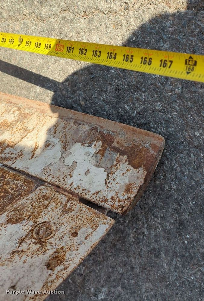 image for item MY9931 1989 John Deere 670B  motor grader