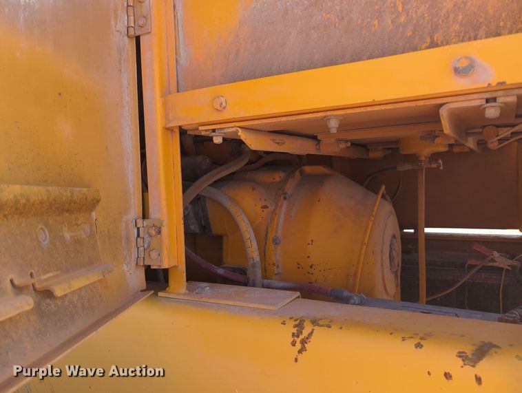 image for item MY9931 1989 John Deere 670B  motor grader