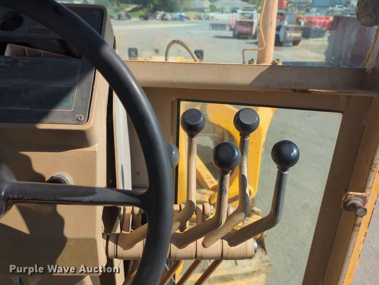 image for item MY9931 1989 John Deere 670B  motor grader