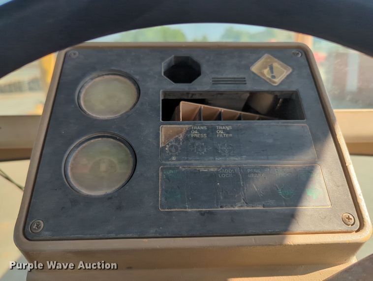 image for item MY9931 1989 John Deere 670B  motor grader