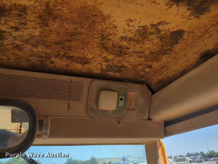 image for item MY9931 1989 John Deere 670B  motor grader