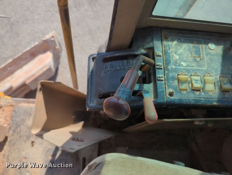 image for item MY9931 1989 John Deere 670B  motor grader